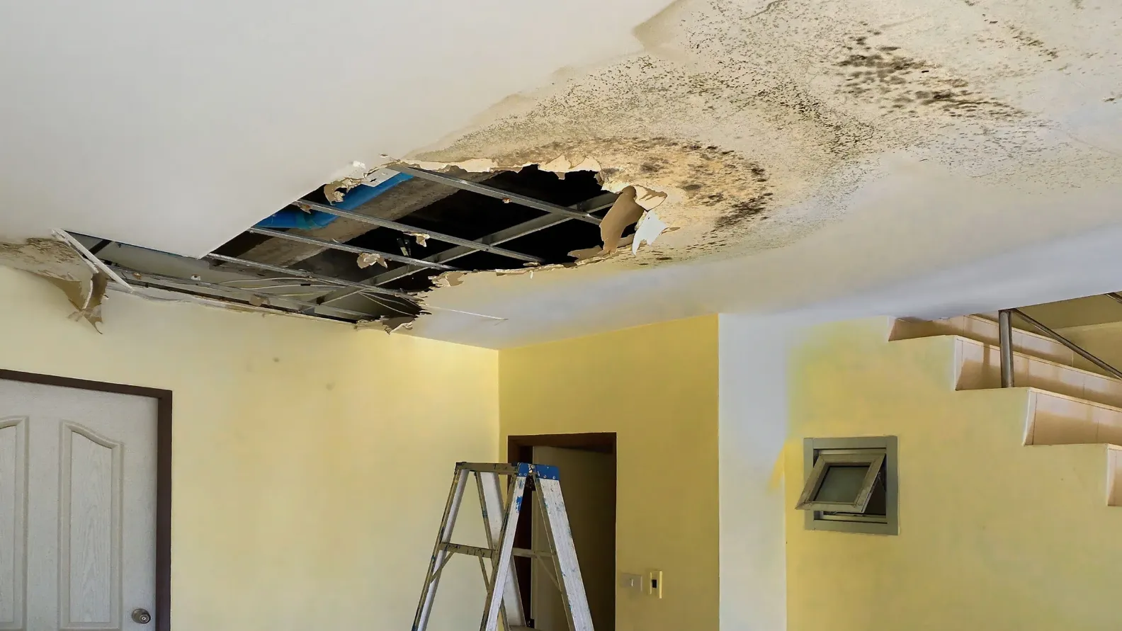 Certified water damage restoration in Taos, NM by ServiceMaster Restoration by Sinergia Enterprises - Taos