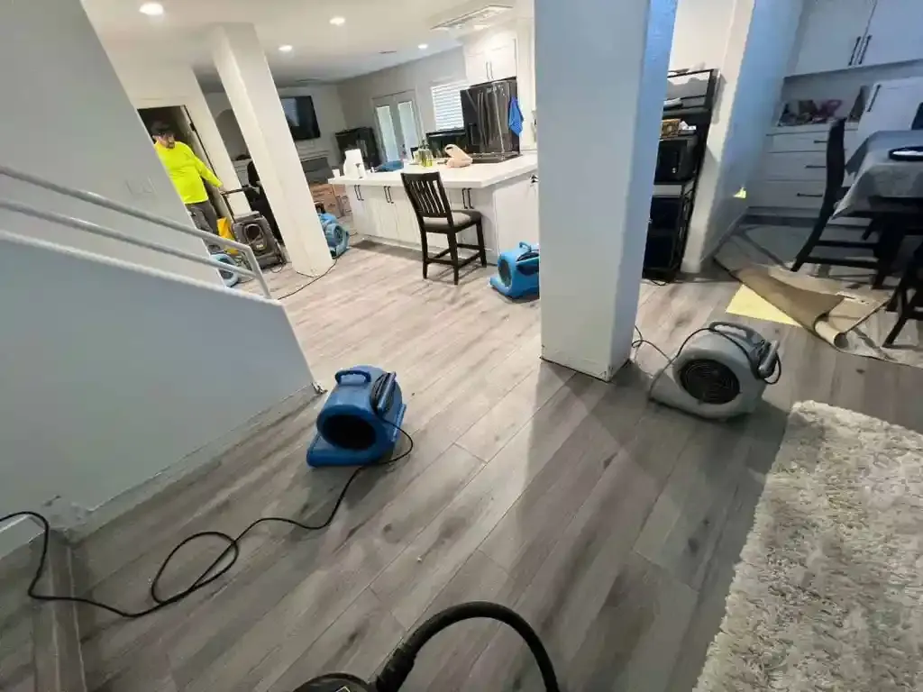 24/7 water damage restoration for properties in Taos, NM by ServiceMaster Restoration by Sinergia Enterprises - Taos